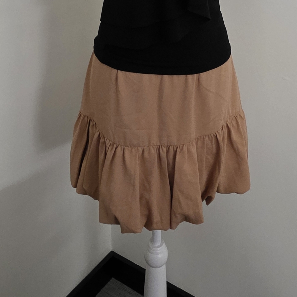 Valija Gitana - Tan Ruffled Skirt